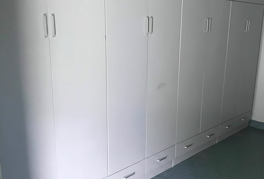 全木实验室衣柜