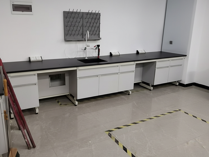 钢木实验台药品柜广州案例——制药检测实验室项目展示