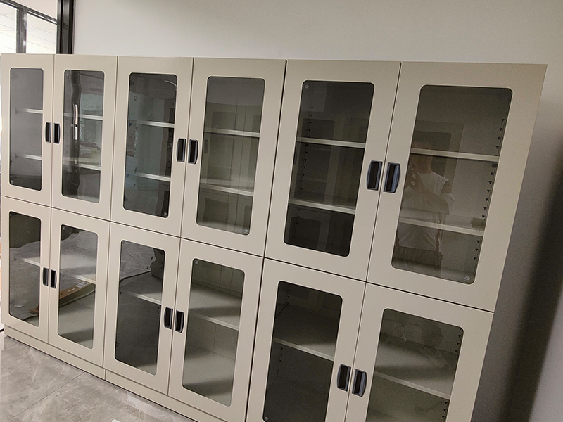 实验室药品柜如何选择？全钢、PP、不锈钢材质对比
