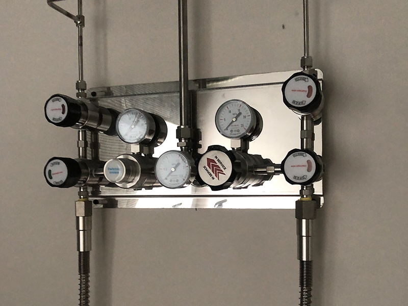 实验室气体管路高纯气体洁净度控制与管道吹扫工艺华巨升技术方案